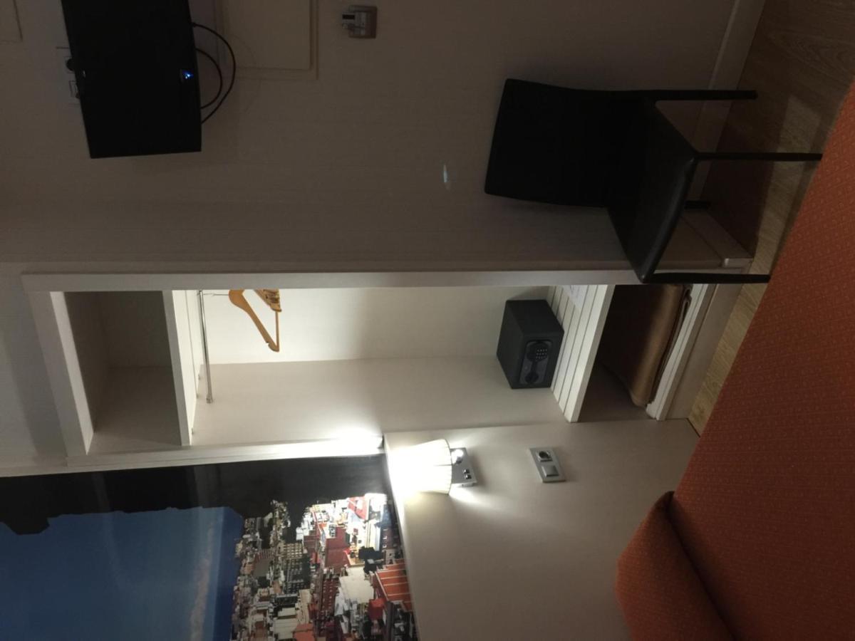 Hotel Transit Barcelona Luaran gambar