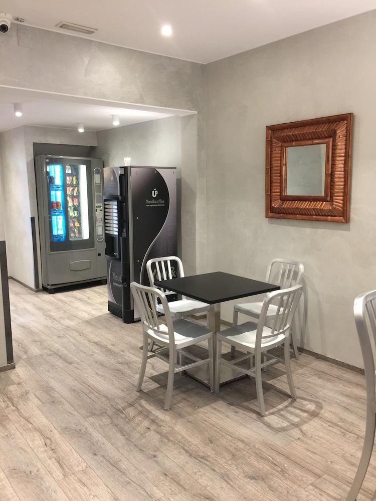 Hotel Transit Barcelona Luaran gambar